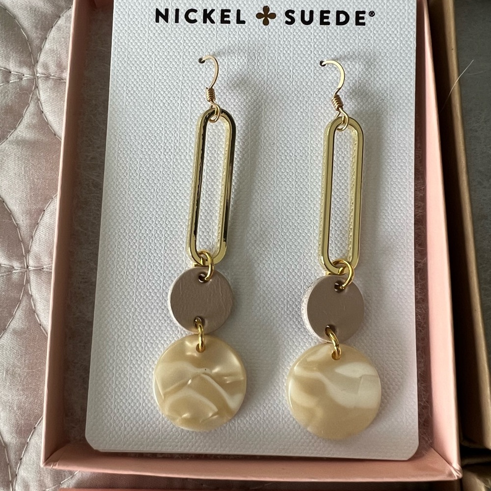 BNIB Nickel and Suede NLA Soft Sand Stevie’s